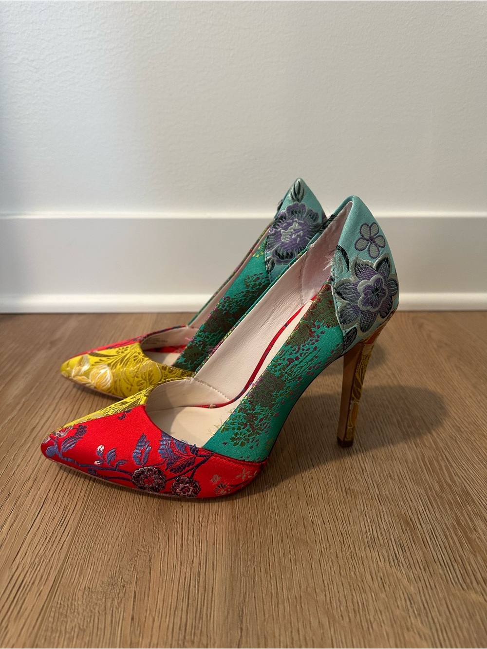 WORN ONCE Alice + Olivia Multicolor Floral Pointed Toe Stiletto Pumps